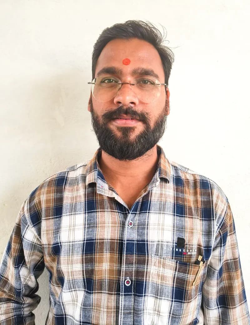 Deepak Bhargav - Physics & Lab Sciences teacher